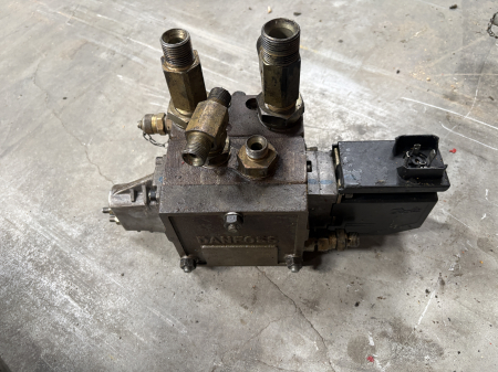 Piese Utilaje - Distribuitor hidraulic Danfoss 157-2221 - 1 secție