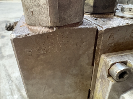 Distribuitor hidraulic Danfoss 2911 338F07150 - 7 secții - Fermec 750 [2]