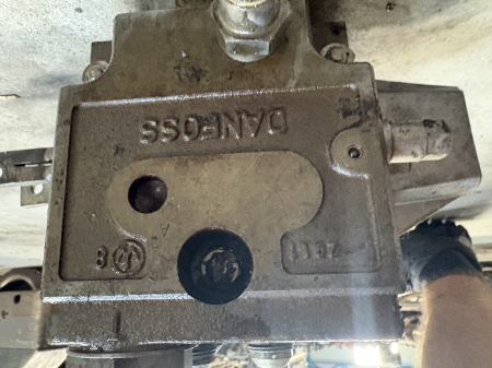 Distribuitor hidraulic Danfoss 2911 338F07150 - 7 secții - Fermec 750 [3]