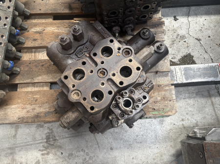 Distribuitoare hidraulice - Distribuitor hidraulic David Brown Hydraulics V4A4013DA1VS