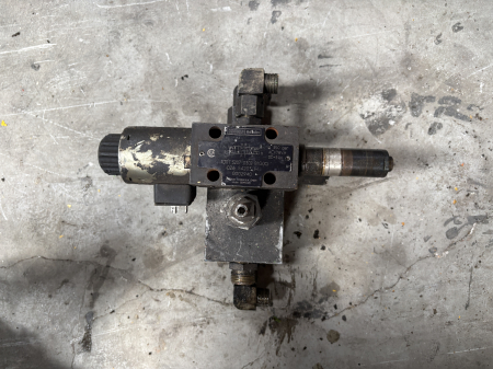 Piese Utilaje - Distribuitor hidraulic Denison Hydraulics 4D01 3207 0302 B1G0Q - 1 secție
