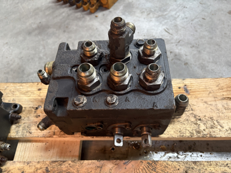 Distribuitor hidraulic FM 750 - 3 secțiuni [2]