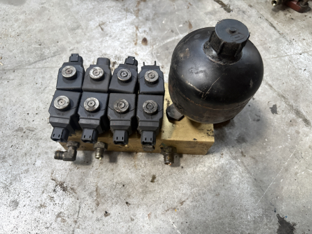 Hidraulică - Distribuitor hidraulic G24913 - 4 secții