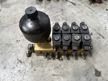 Distribuitor hidraulic G24913 - 4 secții [1]