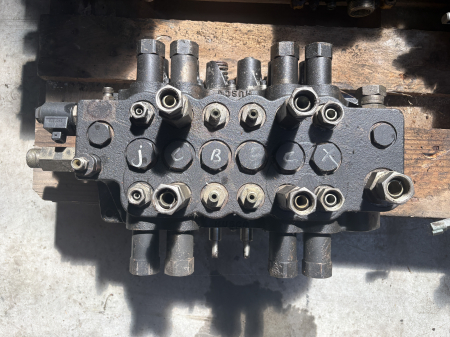 Distribuitoare hidraulice - Distribuitor hidraulic Husco 6606B101096 - JCB CX