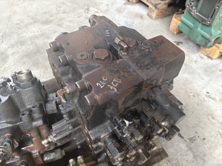 Distribuitor hidraulic - JCB JS260 [2]