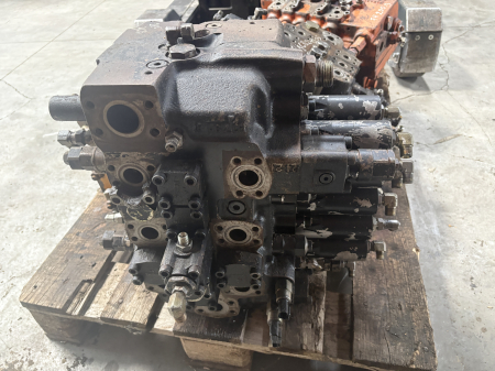 Distribuitor hidraulic - JCB JS260 [1]