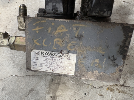 Distribuitor hidraulic Kawasaki 2KWE5G-30/G24R-239-F - 2 secții - Fiat-Kobelco SK130 [1]