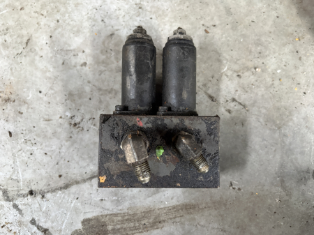 Piese Utilaje - Distribuitor hidraulic Kawasaki Heavy Industries 2KWE5G-30/G24R-239-F