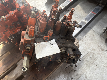 Distribuitoare hidraulice - Distribuitor hidraulic Kawasaki Heavy Industries KADV22Y/S10 - Fiat-Kobelco E165