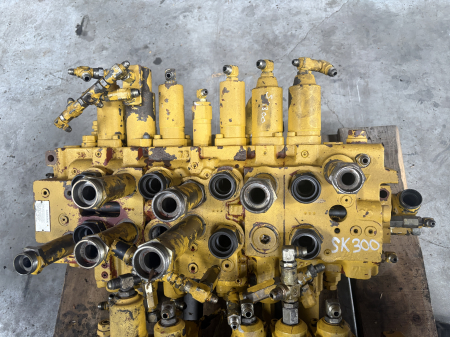 Piese Utilaje - Distribuitor hidraulic Kawasaki KMX15E/33041 - Fiat-Kobelco SK300