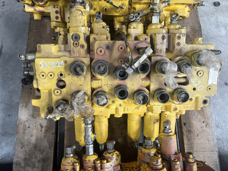 Piese Utilaje - Distribuitor hidraulic Kawasaki KMX15F/23017 - Fiat-Kobelco SK220