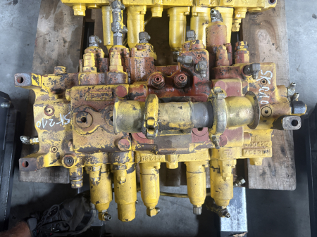 Piese Utilaje - Distribuitor hidraulic Kawasaki KMX15RB - Fiat-Kobelco SK210