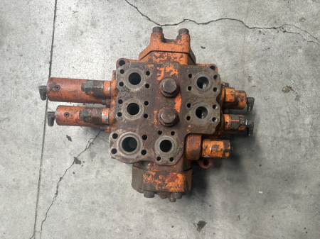Distribuitor hidraulic Kayaba 21220-53023 - 2 secții - Fiat-Hitachi W190 / W230 / W270 [1]