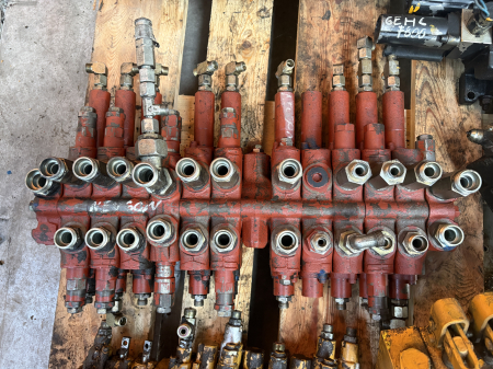 Distribuitoare hidraulice - Distribuitor hidraulic Kayaba C0070-33012 - Neuson