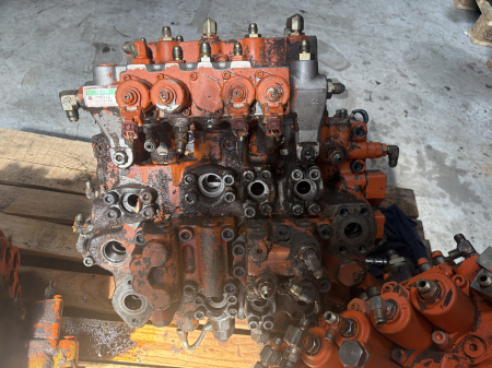 Distribuitoare hidraulice - Distribuitor hidraulic Kayaba C0170-51008