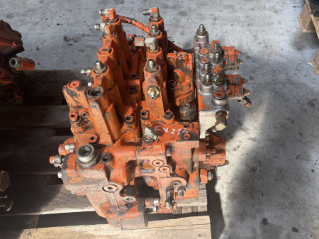 Distribuitoare hidraulice - Distribuitor hidraulic Kayaba C0170-51011 - Fiat-Hitachi EX215