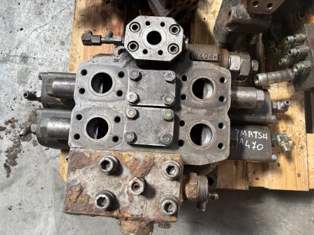 Piese Utilaje - Distribuitor hidraulic Komatsu 421-N24-H720 RV 32 - Komatsu WA470