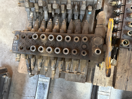 Hidraulică - Distribuitor hidraulic Komatsu 723-26-11370A-7 - Komatsu PC110