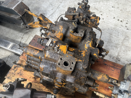 Distribuitor hidraulic Komatsu 88A019 - Komatsu PC200 [2]