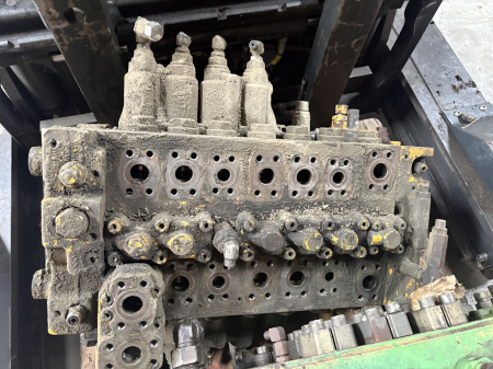 Piese Utilaje - Distribuitor hidraulic Komatsu - Komatsu PC 240