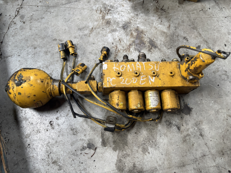 Hidraulică - Distribuitor hidraulic Komatsu - Komatsu PC200EN