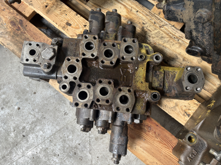 Piese Utilaje - Distribuitor hidraulic Komatsu S 4059 30 003 - Komatsu WA320