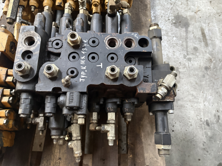 Distribuitor hidraulic KPM (Kawasaki Precision Machinery) KMX13YC [1]