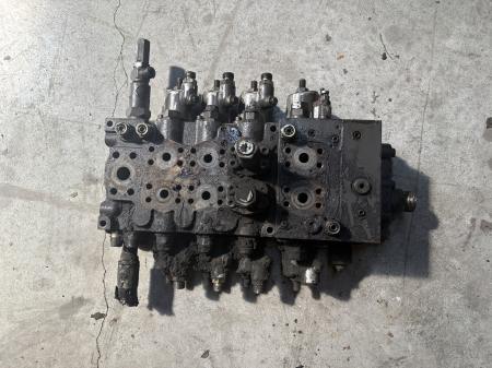 Distribuitoare hidraulice - Distribuitor hidraulic Linde AG H2X661M05808 - 5 secțiuni - Volvo EW160