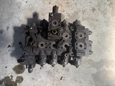 Hidraulică - Distribuitor hidraulic Linde VW 18 7630 - 5 secțiuni - Volvo EW160