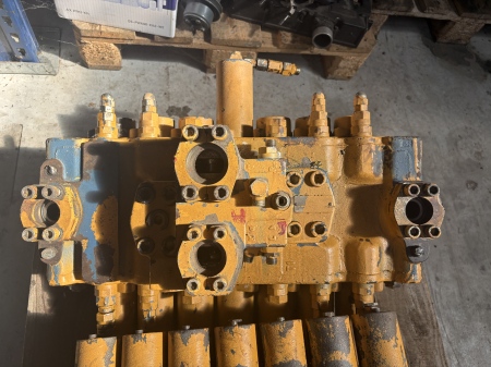 Hidraulică - Distribuitor hidraulic Mannesmann Rexroth 08933061 R22 MH2WH 22/B02F10/006L7UM11-033