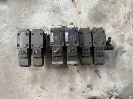 Piese Utilaje - Distribuitor hidraulic Mannesmann Rexroth 4WE 6 D53/AG24K4 - 6 secțiuni