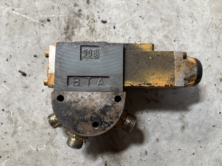 Piese Utilaje - Distribuitor hidraulic Mannesmann Rexroth 4WE 6 D53/AG24NZ4 - 1 secție