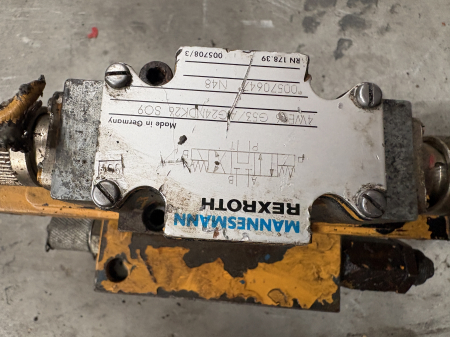 Distribuitor hidraulic Mannesmann Rexroth 4WE6 G53/AG24NDK26 SO9 - 1 secție [1]