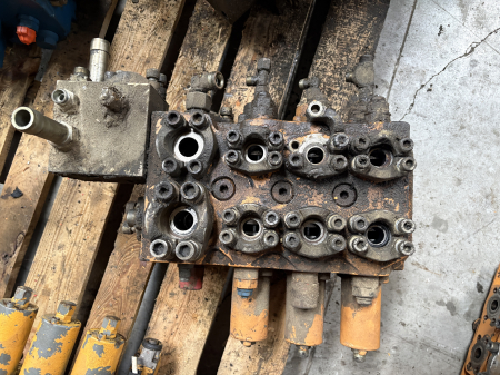 Piese Utilaje - Distribuitor hidraulic Mannesmann Rexroth M3-1050-03/3M3-20