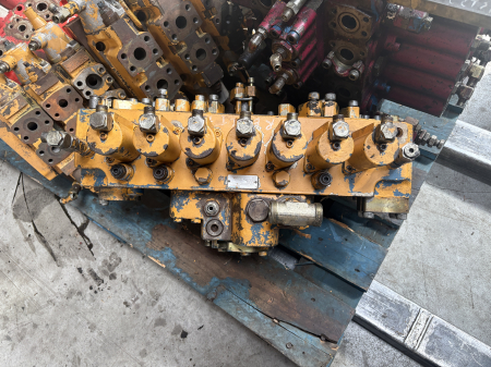Hidraulică - Distribuitor hidraulic Mannesmann Rexroth M8-1129-02/7M8-18 - 7 secții - Excavator