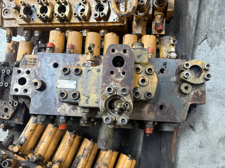 Piese Utilaje - Distribuitor hidraulic Mannesmann Rexroth MH2WH 18 B02F10 / M8-1010-00