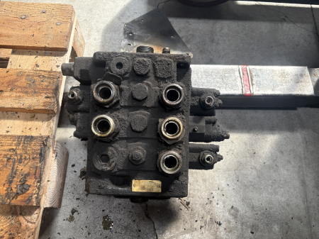 Distribuitoare hidraulice - Distribuitor hidraulic Monsun-Tison H170CF-30135C - 3 secții
