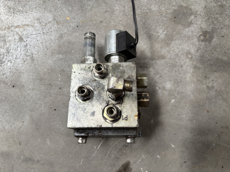 Piese Utilaje - Distribuitor hidraulic Neuson 1408615 - excavatoare Neuson (ex. 5002, 6002)