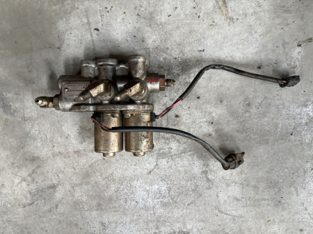 Piese Utilaje - Distribuitor hidraulic Nishina LC35V00004F2