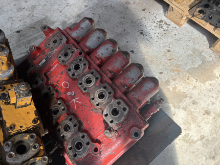 Distribuitor hidraulic O&K 2459364 - 6 secțiuni - O&K [1]