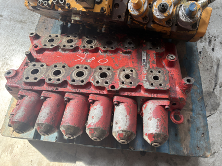 Distribuitoare hidraulice - Distribuitor hidraulic O&K 2459364 - 6 secțiuni - O&K