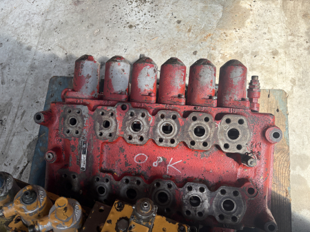 Distribuitor hidraulic O&K 2459364 - 6 secțiuni - O&K [2]