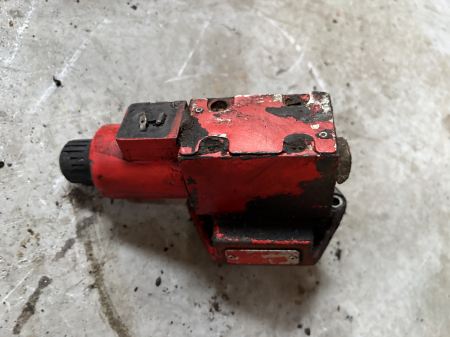 Piese Utilaje - Distribuitor hidraulic O&K B001220 - 1 secție