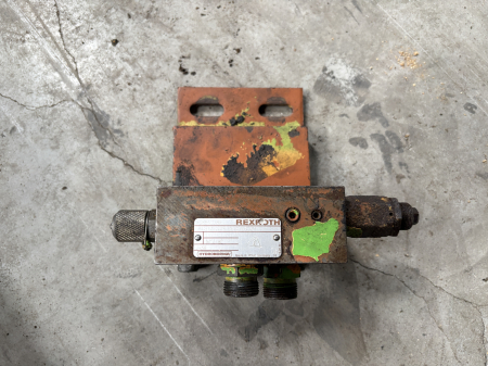 Piese Utilaje - Distribuitor hidraulic Rexroth AGEV3-05087-A/G24NK26M - 1 secție - Excavator