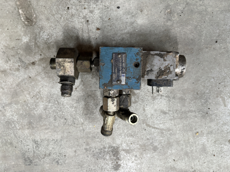 Distribuitoare hidraulice - Distribuitor hidraulic Rexroth M10-1018-01/1W04/02 - 1 secții - Case 1188