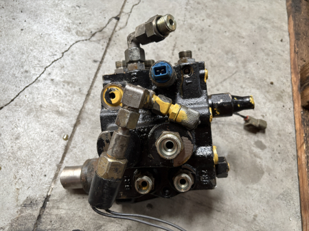 Distribuitor hidraulic Rexroth R901031560 / LT 17 MFEA-40/070-210B40RAG24FOE/40M S03 [1]