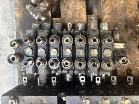 Distribuitoare hidraulice - Distribuitor hidraulic Rexroth-Sigma 221920/01 25889 - 7 secții