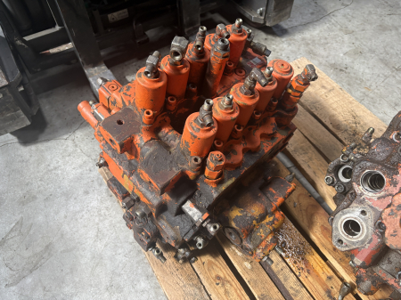 Distribuitoare hidraulice - Distribuitor hidraulic Shibaura DX28-61 9706009