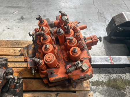 Distribuitor hidraulic Shibaura DX28-61 9706009 [2]